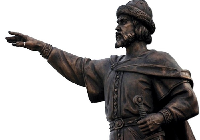 Памятник Ярославу Мудрому.
